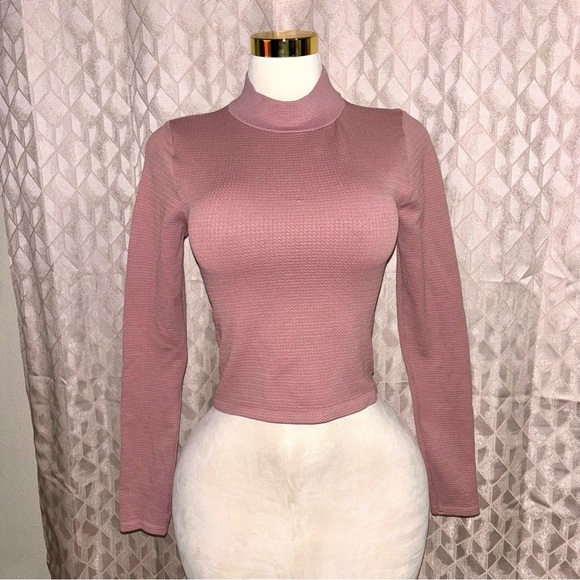 Aeropostale Tops - Aeropostale long sleeve blouse with collar, size M.